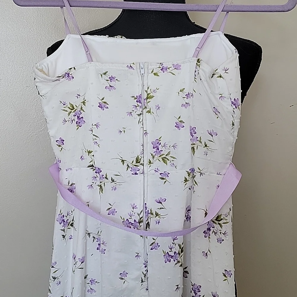 Dainty Floral Dress - Picture 5 of 7